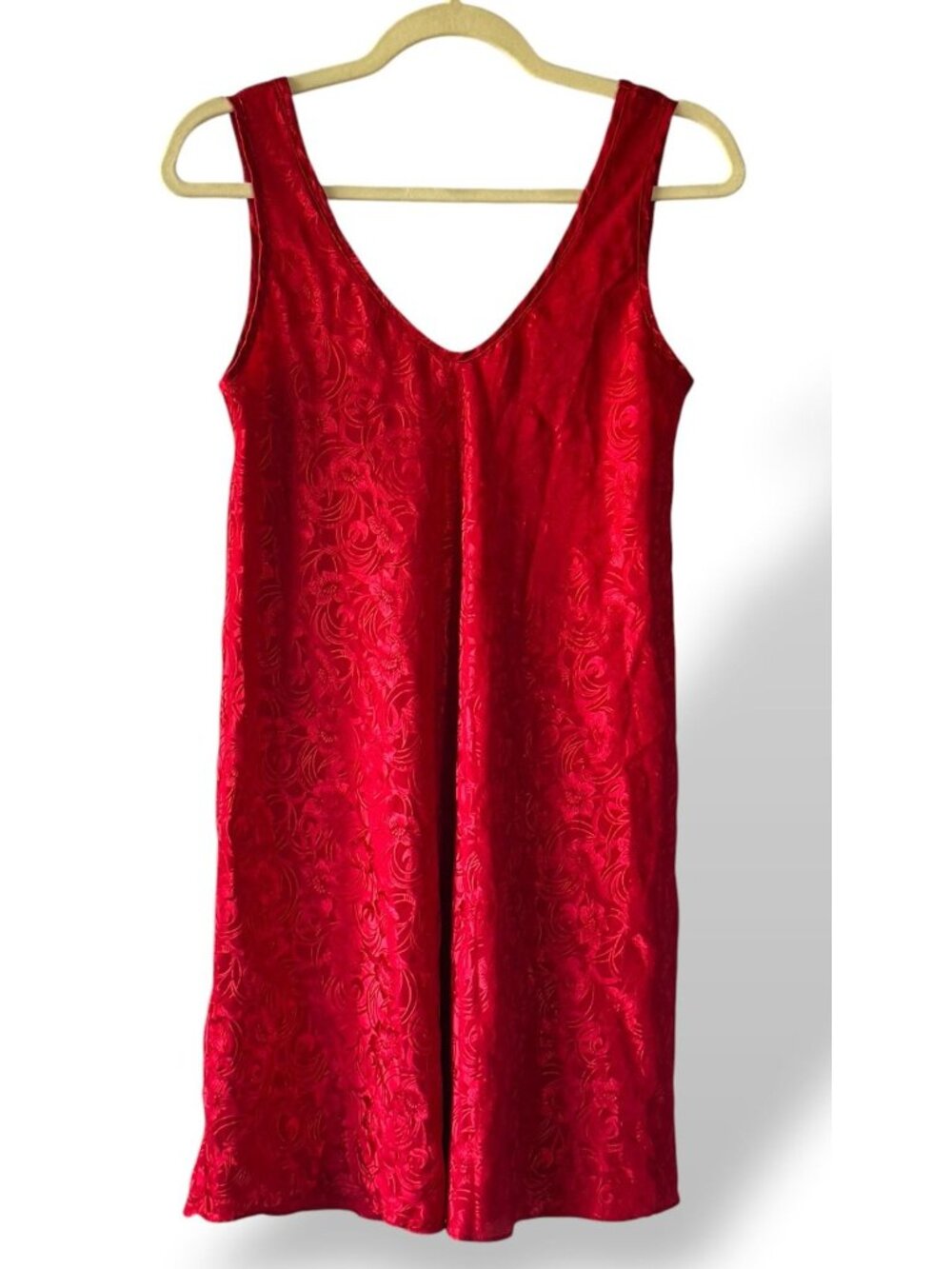 Private Luxuries Red Floral Satin Sleeveless Shift Dress - Small